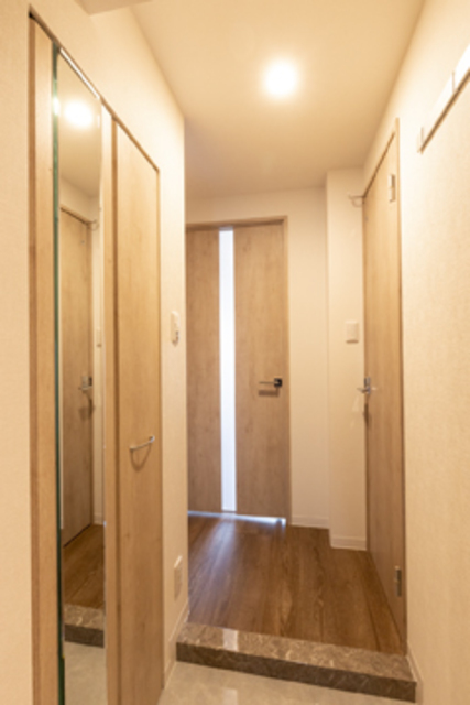 玄関　※写真は同タイプ住戸です。