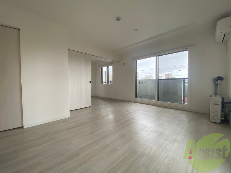 居室・リビング　広くてきれいなリビングです！快適に過ごせそうですね。