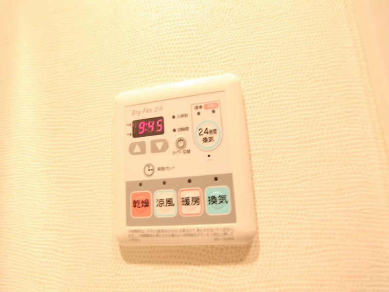 その他設備　浴室暖房乾燥機付き