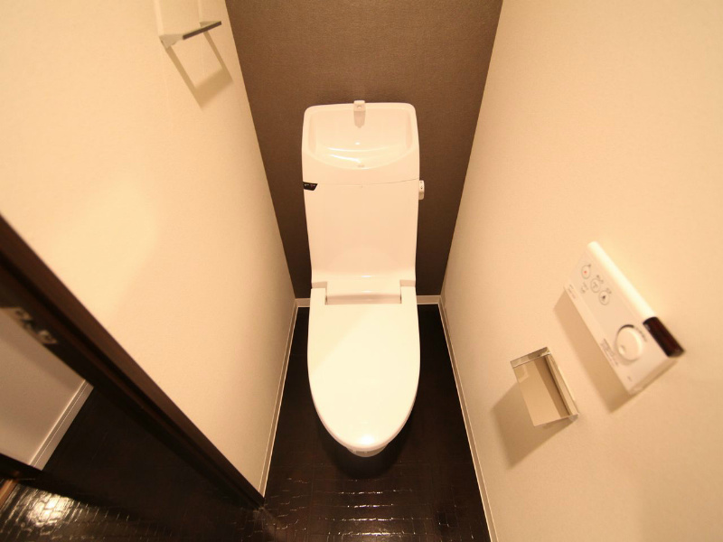 トイレ　温水洗浄暖房便座付トイレ
