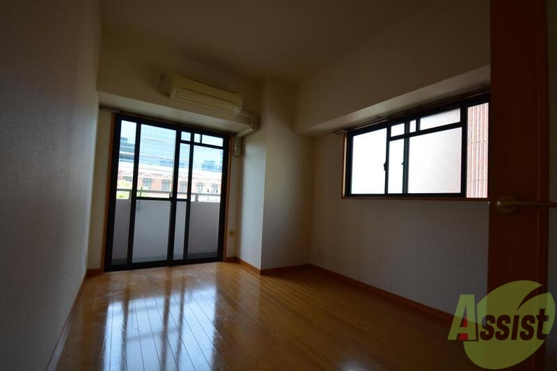 居室・リビング　フローリングの色がいいでしょ。