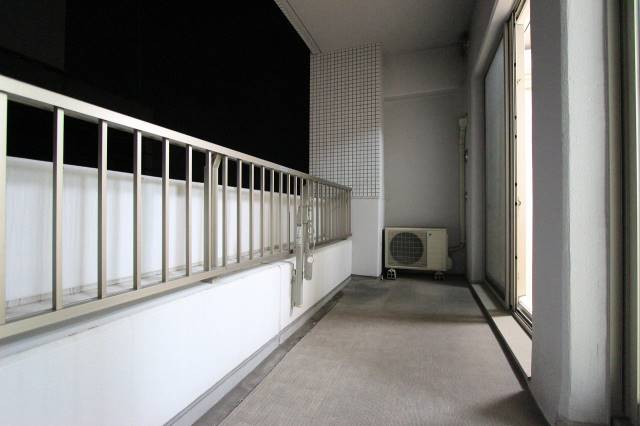 バルコニー　ベランダを広く使えます。