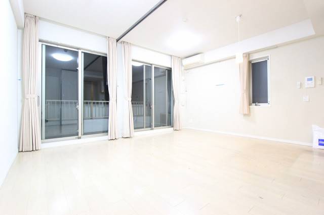 居室・リビング　扉を外して大きなワンルーム