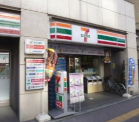 コンビニ　セブンイレブン文京千石駅前店（コンビニ）まで124m