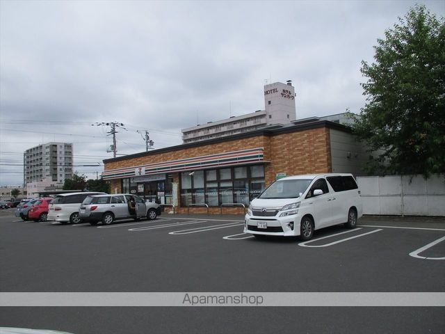コンビニ　セブンイレブン（コンビニ）まで213m