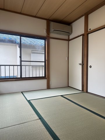 居室・リビング　畳の上でゆっくりとくつろげる和室です