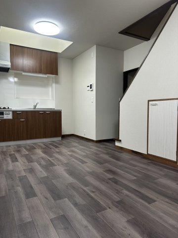 居室・リビング　こちらの居間で趣味の時間をお楽しみください