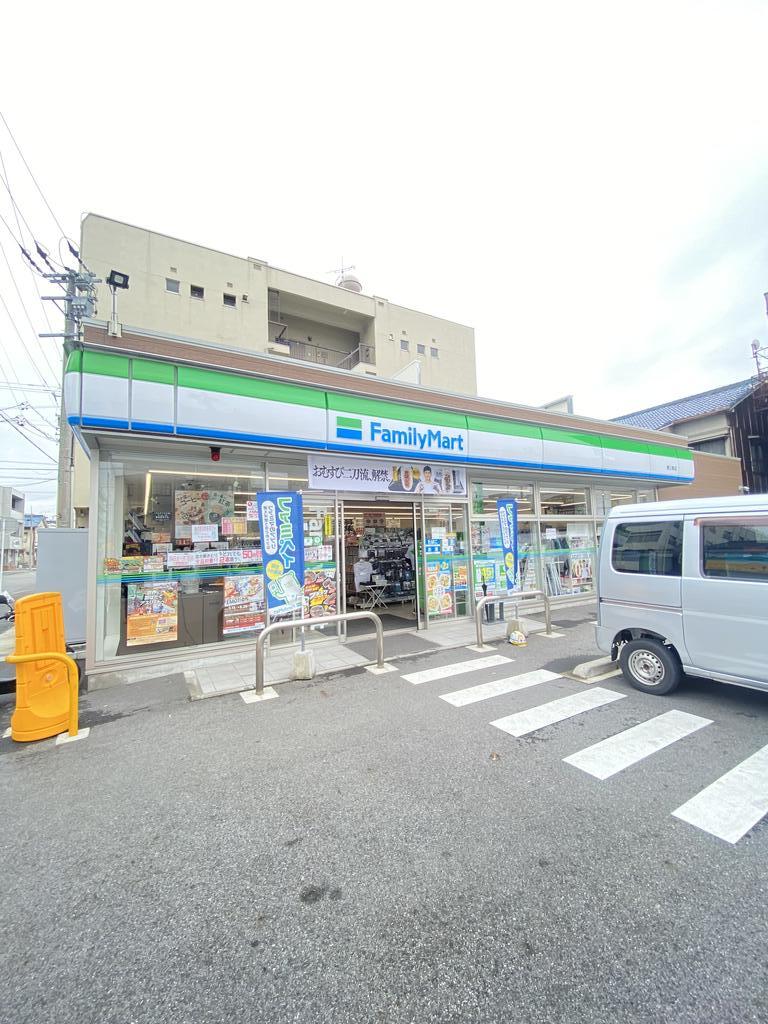コンビニ　ファミリーマート三条一丁目店（コンビニ）まで368m