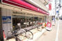 コンビニ　ナチュラルローソン 成城六丁目店（コンビニ）まで946m