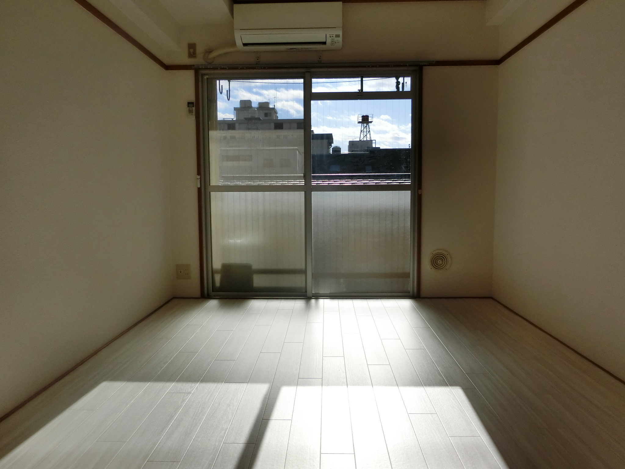 居室・リビング　写真は別のお部屋です。現況を優先させていただきます。