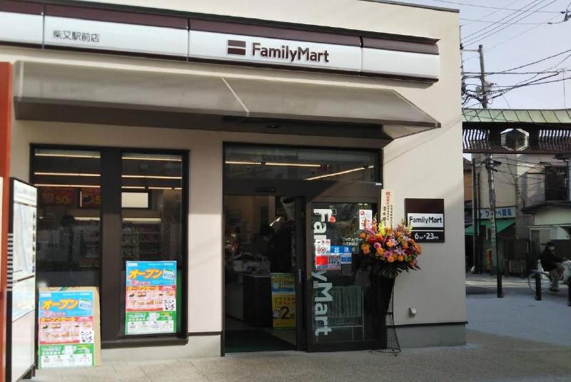 コンビニ　ファミリーマート（コンビニ）まで242m