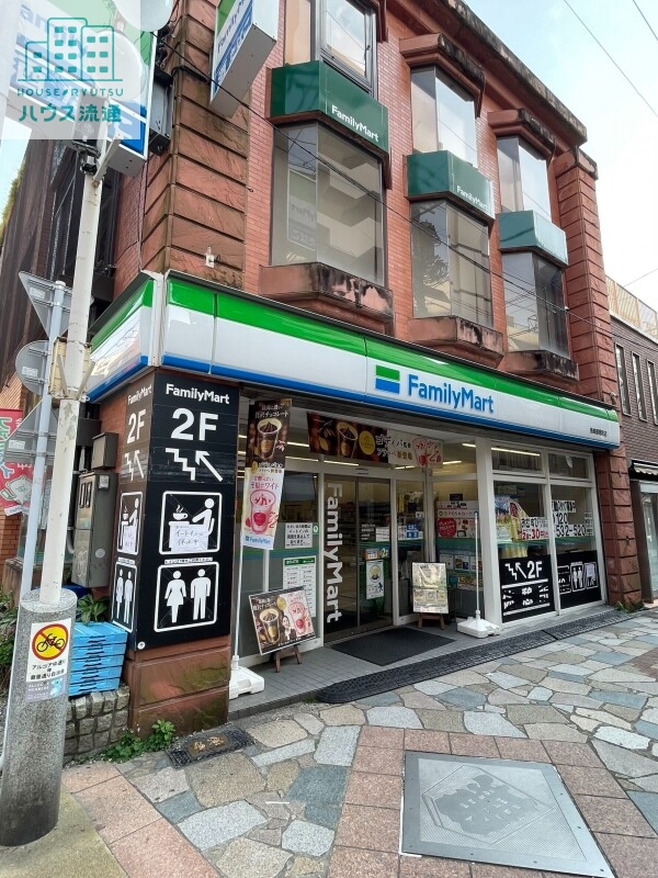 コンビニ　ファミリーマート長崎銀屋町店（コンビニ）まで24m