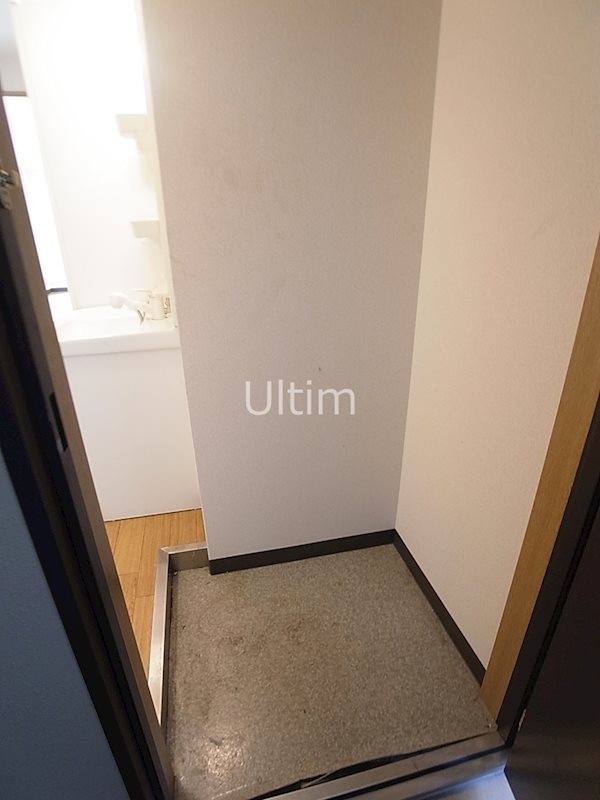 玄関　違うお部屋の写真です。ご参考までに。