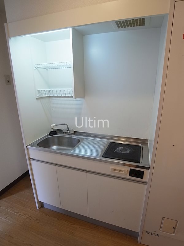 キッチン　違うお部屋の写真です。ご参考までに。