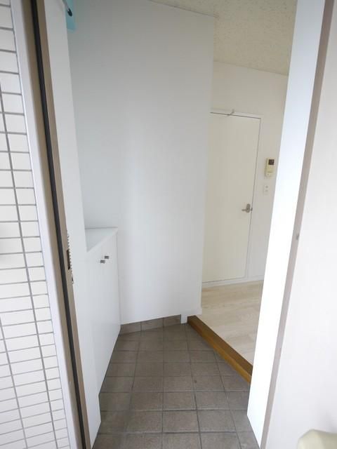 玄関　★段差の低い玄関です★