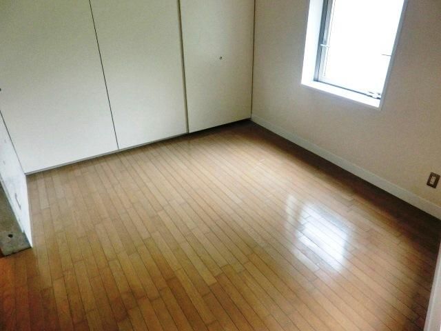 居室・リビング　日当たりのいいフローリングのお部屋です