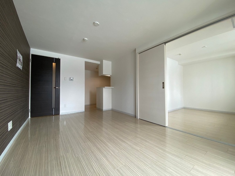 居室・リビング　広くてキレイなお部屋が広がっていて、充実した生活が送れそう。