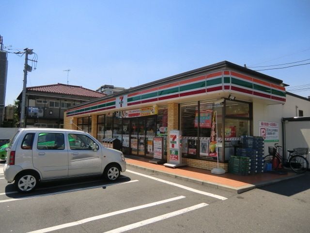 コンビニ　セブンイレブン南柏駅東口店（コンビニ）まで585m