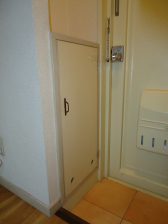 玄関　下駄箱付き