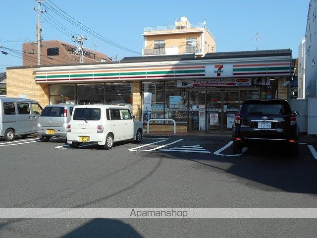 コンビニ　セブンイレブン（コンビニ）まで551m