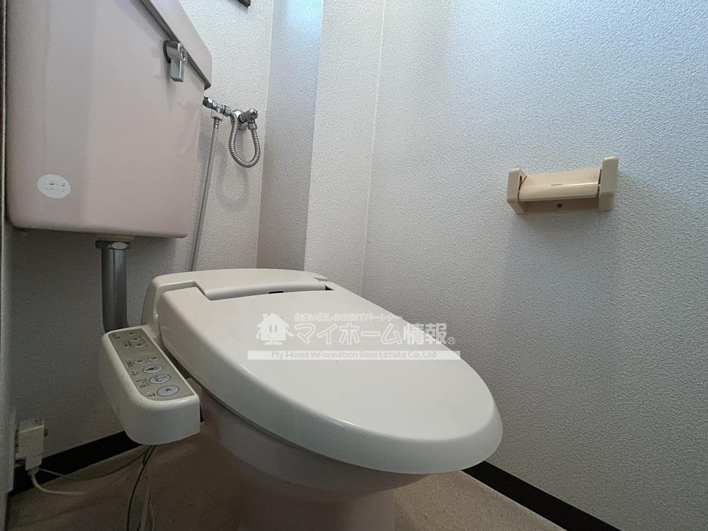 トイレ　※内観写真は401号を引用しており、内装が異なる場合がござい