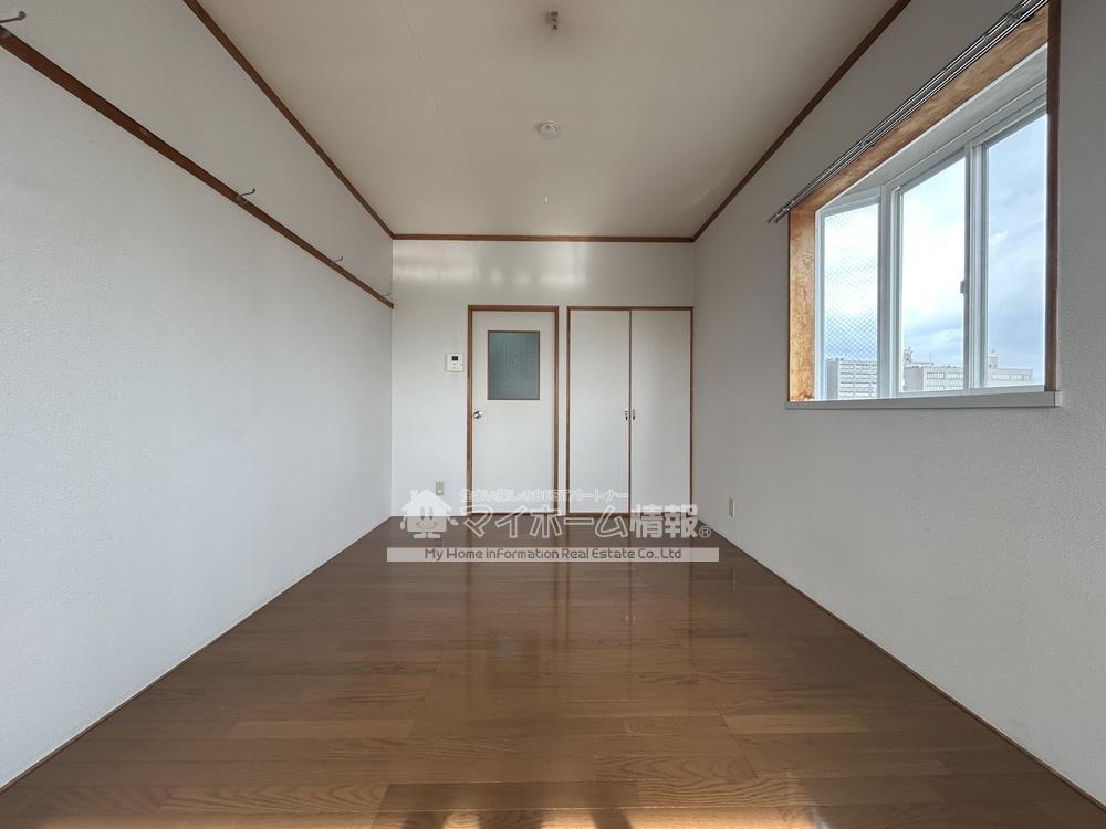 居室・リビング　※内観写真は401号を引用しており、内装が異なる場合がござい