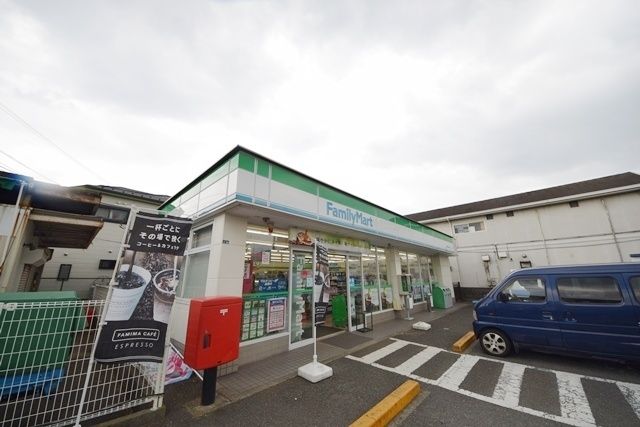 コンビニ　ファミリーマート綾瀬上土棚店（コンビニ）まで867m