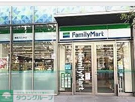 コンビニ　ファミリーマート晴海フロント店（コンビニ）まで710m