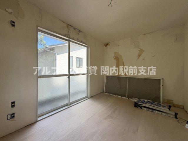 居室・リビング　室内工事中