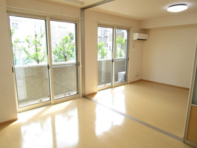 居室・リビング　居室全景