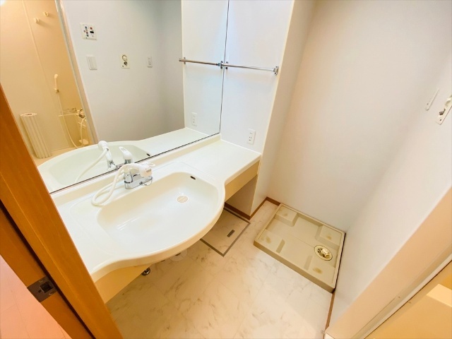 洗面設備　同一建物内２０６号室内装写真転載