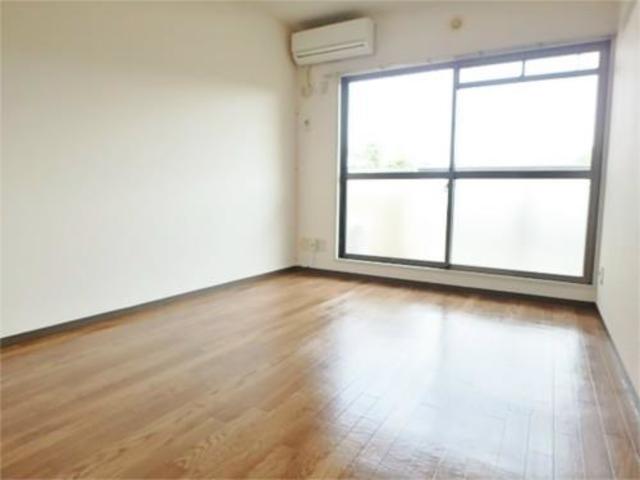 居室・リビング　明るいお部屋です