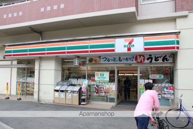 コンビニ　セブンイレブン（コンビニ）まで198m