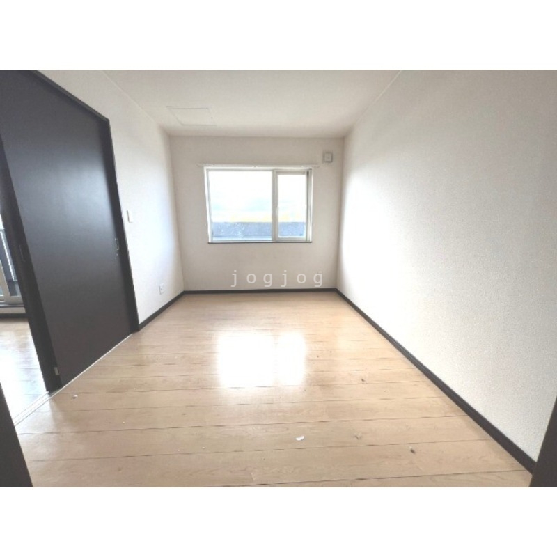 その他部屋・スペース　日当たりの良い明るいお部屋です。