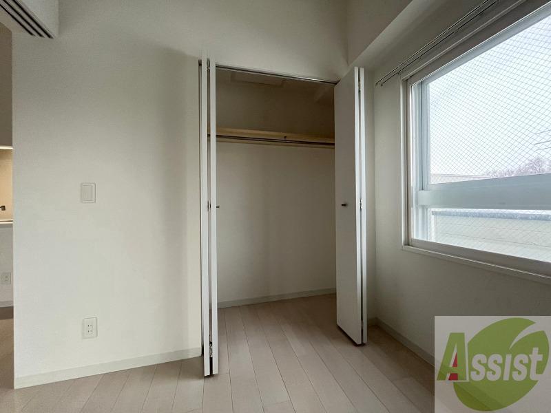 収納　寝室の収納です。部屋がすっきり片付きます。