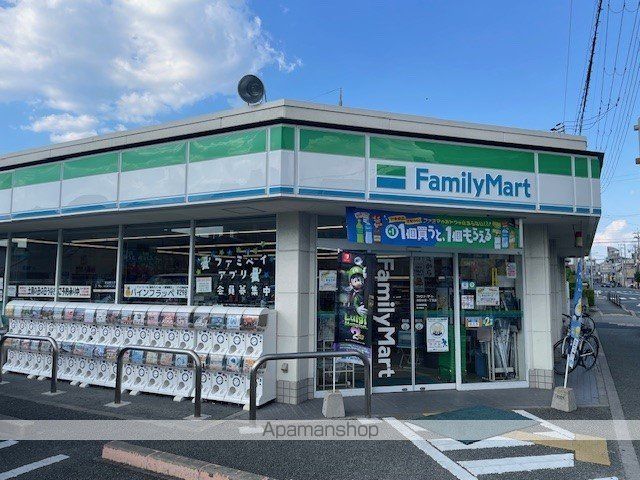 コンビニ　ファミリーマート（コンビニ）まで600m