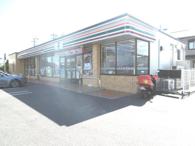 コンビニ　セブンイレブン（コンビニ）まで670m