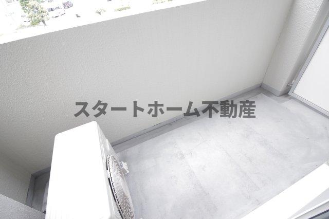 バルコニー　バルコニーからの眺めを楽しみながら食事をしませんか