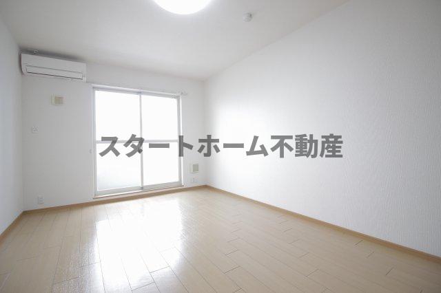 居室・リビング　こちらのリビングで趣味の時間をお楽しみください