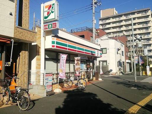 コンビニ　セブンイレブン足立青井駅前店（コンビニ）まで154m