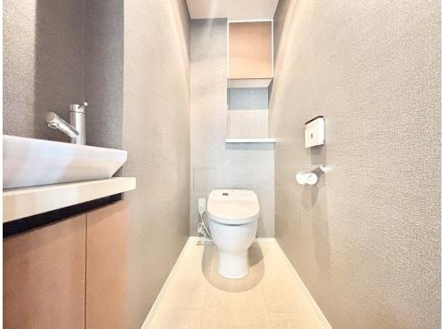 都営大江戸線 牛込柳町駅 徒歩2分 13階建 築17年のトイレ写真