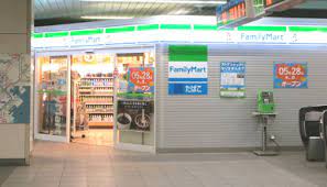 コンビニ　ファミリーマートはまりん仲町台駅店（コンビニ）まで381m
