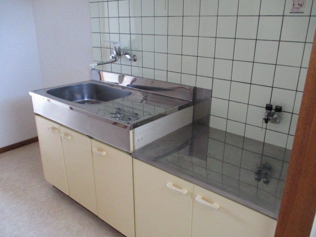 浜松市中央区 3階建 築42年のキッチン写真