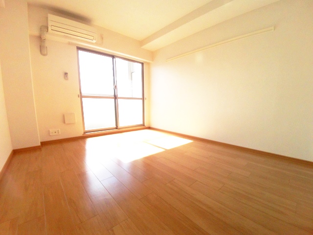 その他部屋・スペース　南向きで日当たりの良い洋室