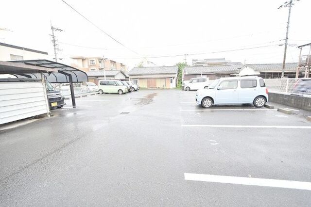 【ユーミー平松の駐車場】