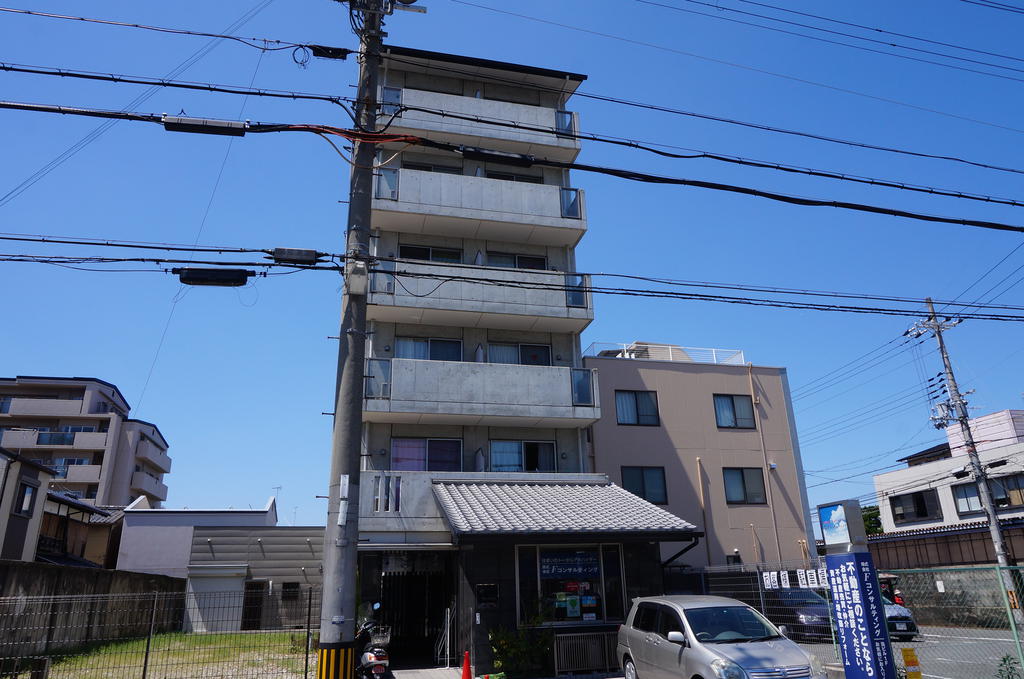 クローネ表町の建物外観