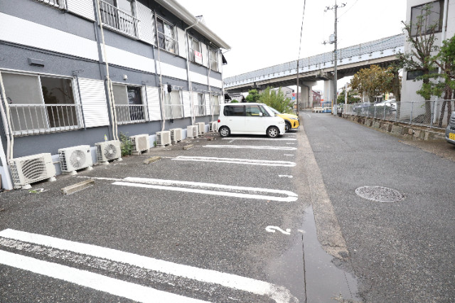 【倉敷市東富井のアパートの駐車場】