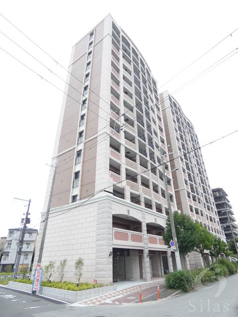 大阪市東淀川区淡路のマンションの建物外観