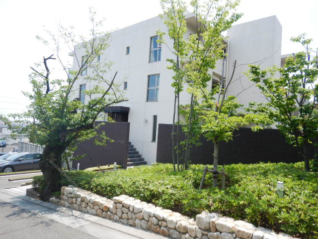 神戸市東灘区御影山手のマンションの建物外観