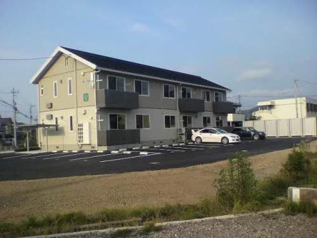 福島市太平寺のアパートの建物外観